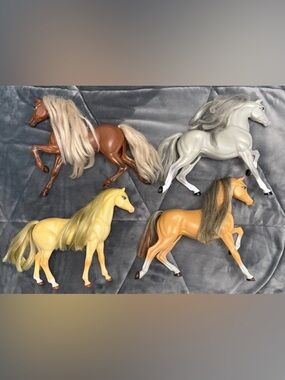 VTG Lot of 4 Mattel Horses Years Ranging From 1983-2002